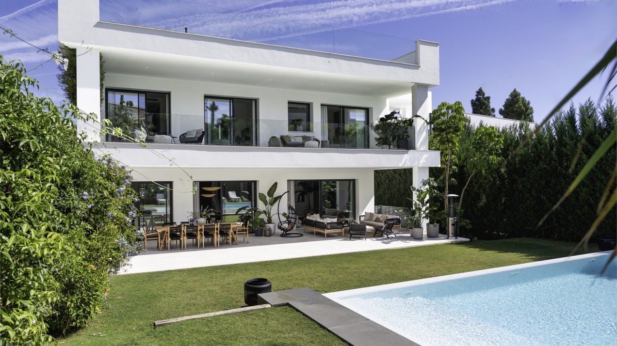 Luxury villa of modern elegance and unique location, bordering Puerto Banus, Marbella