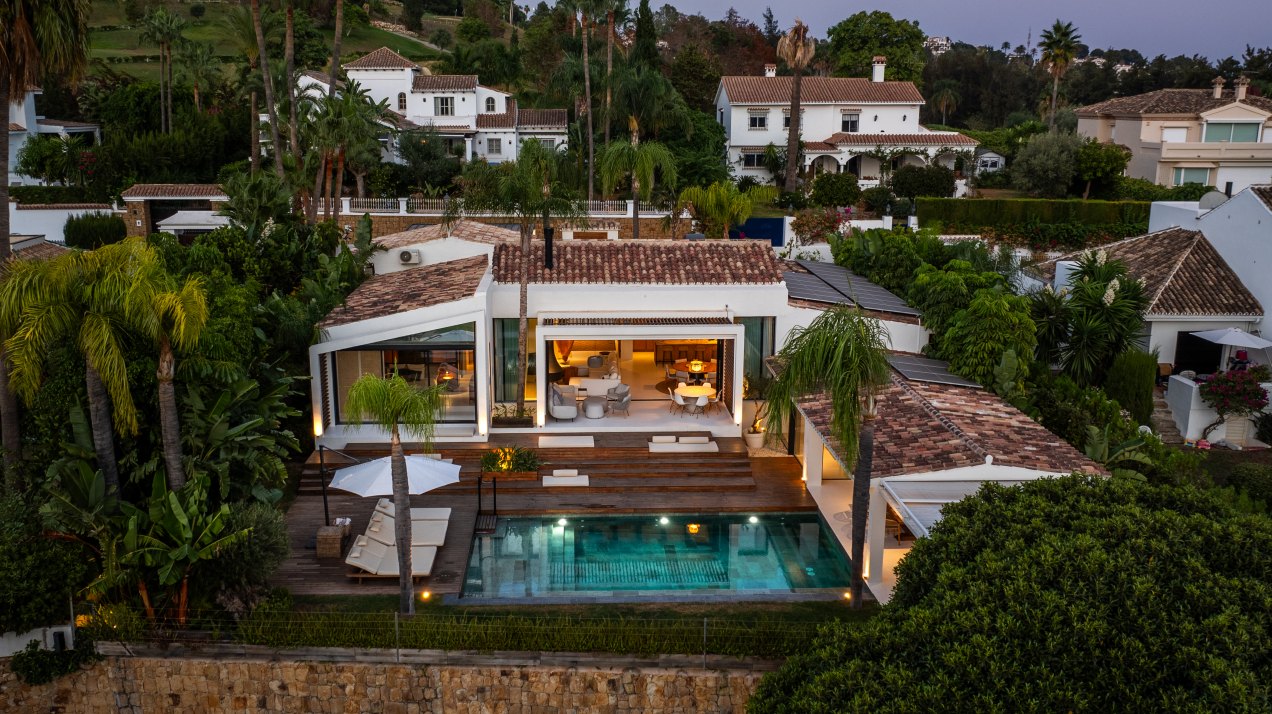 Villa that fuses Andalusian charm with avant-garde modernity in Los Naranjos Golf