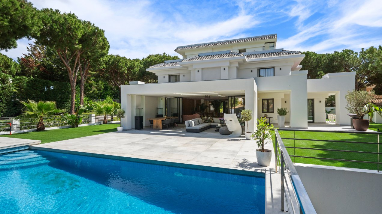 Sublime villa in a private setting surrounded by nature in Las Chapas, Marbella