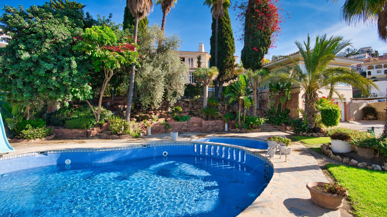 Andalusian-style villa with sea views and guest house in Rincón de la Victoria