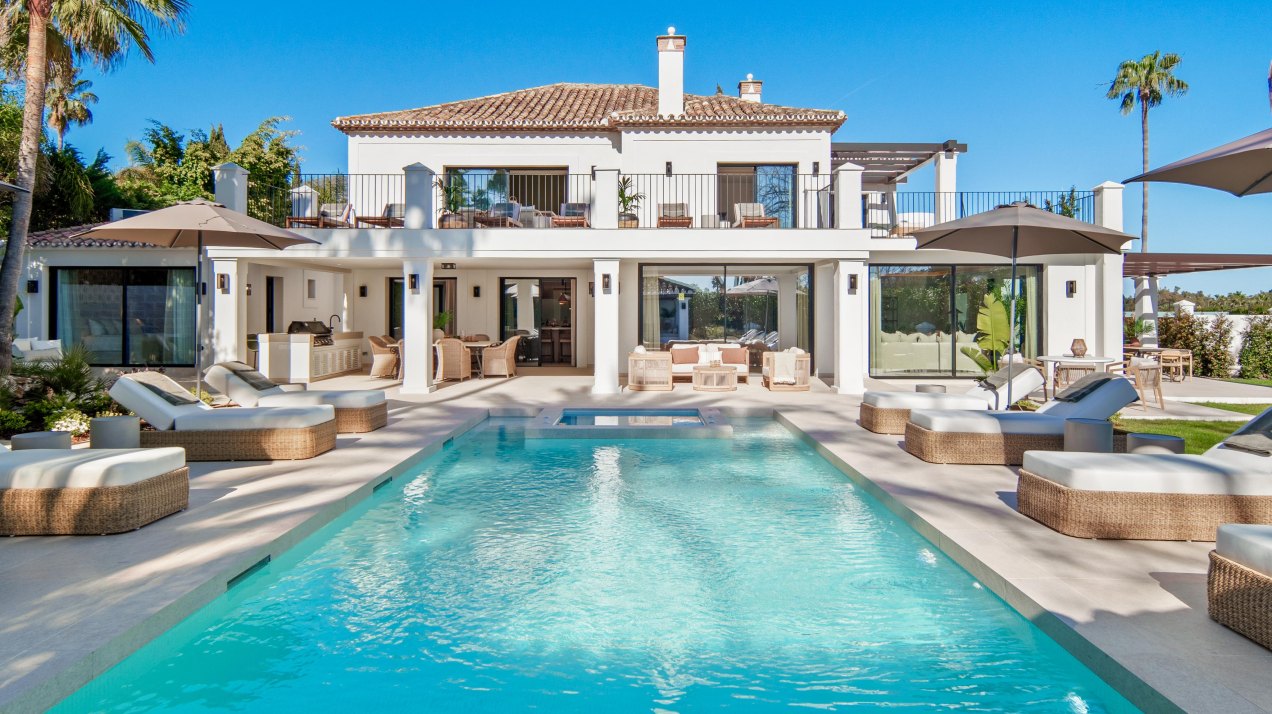 Remarkable frontline golf villa in La Cerquilla, Nueva Andalucía