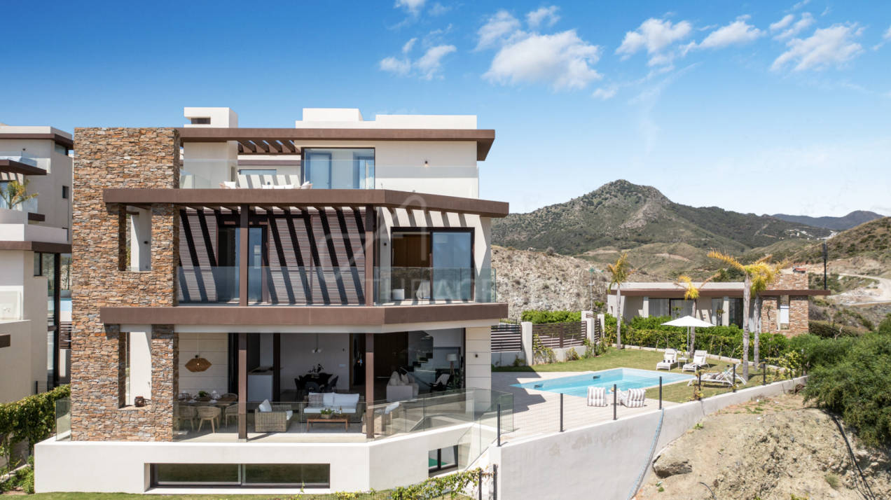 Exquisite Brand New 4-Bedroom Villa with Panoramic Sea Views in Benahavís