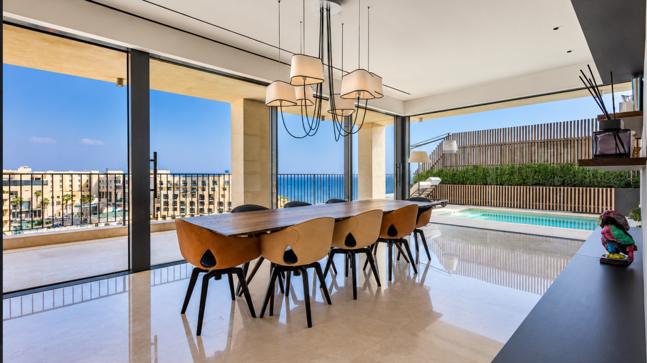 Luxury seafront penthouse for sale in Portomaso | Malta