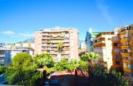 Amplio piso de 3 dormitorios con garaje y piscina en el corazón de Marbella