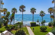 Renovated ground floor apartment by the sea in the center of Marbella