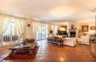 Magnífica finca con dos parcelas colindantes situada en frente de Puerto Banus, Marbella