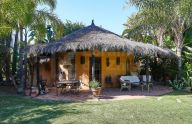 Magnífica finca con dos parcelas colindantes situada en frente de Puerto Banus, Marbella