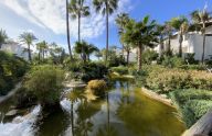 Spacious and renovated apartment with sea views next to Puerto Banús