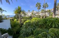 Spacious and renovated apartment with sea views next to Puerto Banús