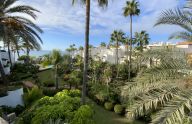 Spacious and renovated apartment with sea views next to Puerto Banús