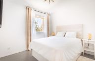 Moderno apartamento renovado de 2 dormitorios en Nueva Andalucía, Marbella