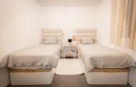 Moderno apartamento renovado de 2 dormitorios en Nueva Andalucía, Marbella