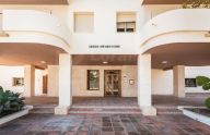 Moderno apartamento renovado de 2 dormitorios en Nueva Andalucía, Marbella
