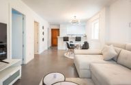 Moderno apartamento renovado de 2 dormitorios en Nueva Andalucía, Marbella