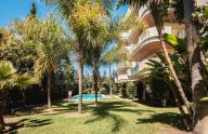 Moderno apartamento renovado de 2 dormitorios en Nueva Andalucía, Marbella