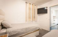 Moderno apartamento renovado de 2 dormitorios en Nueva Andalucía, Marbella