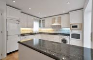 Spacious three-bedroom apartment in Marbella's Old Town