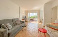 Amplio y soleado apartamento de 2 dormitorios con garaje en el centro de Marbella