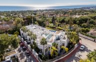 Modern, four-story townhouse with elevator on Marbella's Golden Mile