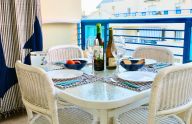 Luminoso apartamento de un dormitorio en primera línea de playa de Marbella