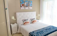 Luminoso apartamento de un dormitorio en primera línea de playa de Marbella