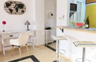 Luminoso apartamento de un dormitorio en primera línea de playa de Marbella