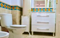 Luminoso apartamento de un dormitorio en primera línea de playa de Marbella
