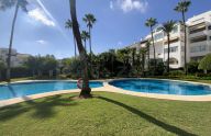 Spacious two-bedroom ground-floor apartment in Nueva Atalaya, Estepona