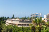 Apartamento totalmente reformado en última planta en el centro de Marbella