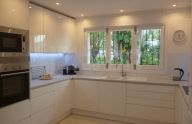 Sunny, fully renovated one-bedroom apartment in Sierra Blanca, Marbella