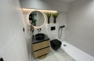 Modern renovated 2-bedroom apartment by the sea in the center of Marbella