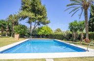 Espacioso apartamento de 3 dormitorios situado en El Rodeito, Marbella