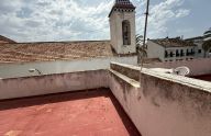 House to be renovated with access via two streets in Marbella's old town.