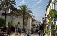 House to be renovated with access via two streets in Marbella's old town.