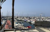 Encantador piso de 2 dormitorios en primera línea del paseo marítimo de Marbella