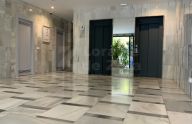 Encantador piso de 2 dormitorios en primera línea del paseo marítimo de Marbella