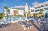 Moderno apartamento dúplex en planta baja en Sierra Blanca. Marbella
