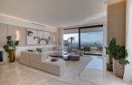 Moderno apartamento dúplex en planta baja en Sierra Blanca. Marbella