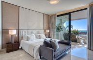 Moderno apartamento dúplex en planta baja en Sierra Blanca. Marbella