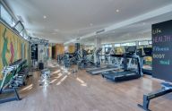 Moderno apartamento dúplex en planta baja en Sierra Blanca. Marbella