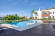 Moderno apartamento dúplex en planta baja en Sierra Blanca. Marbella