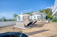 Moderno apartamento dúplex en planta baja en Sierra Blanca. Marbella
