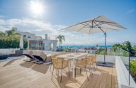 Moderno apartamento dúplex en planta baja en Sierra Blanca. Marbella