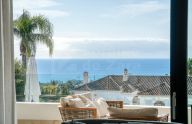 Moderno apartamento dúplex en planta baja en Sierra Blanca. Marbella