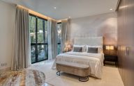 Moderno apartamento dúplex en planta baja en Sierra Blanca. Marbella