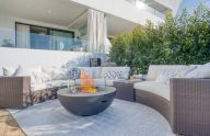 Moderno apartamento dúplex en planta baja en Sierra Blanca. Marbella