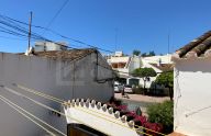 Soleado chalet de pueblo de dos plantas en el casco antiguo de Estepona