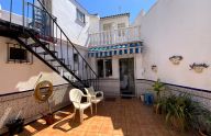 Soleado chalet de pueblo de dos plantas en el casco antiguo de Estepona