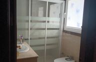 Espacioso apartamento de dos dormitorios con garaje en el centro de Marbella
