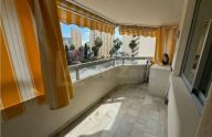 Espacioso apartamento de dos dormitorios con garaje en el centro de Marbella